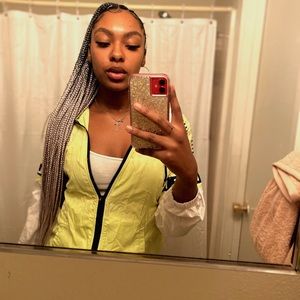 Meet your Posher, Vee